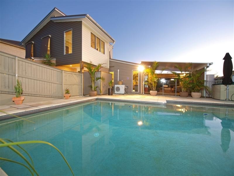 2 ALBERIC COURT, Eatons Hill QLD 4037