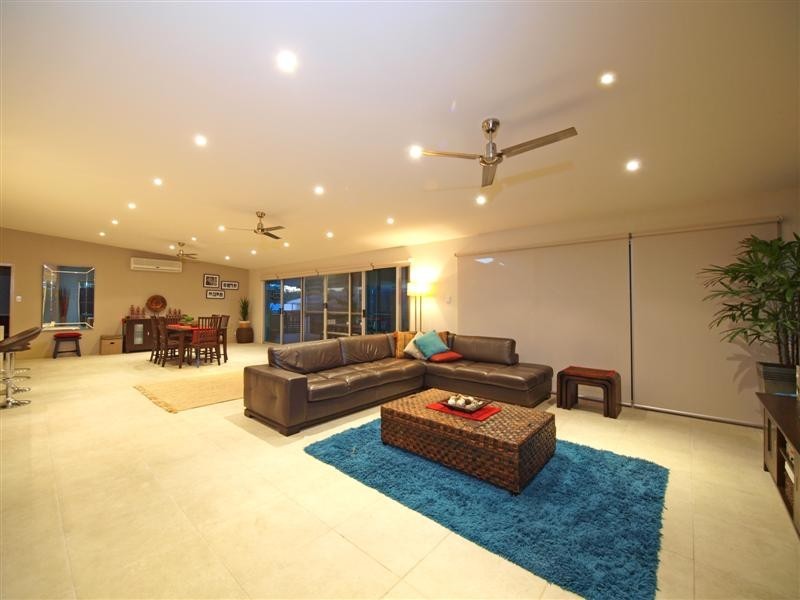 2 ALBERIC COURT, Eatons Hill QLD 4037