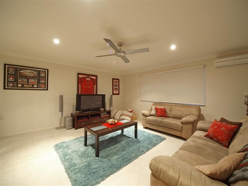 2 ALBERIC COURT, Eatons Hill QLD 4037