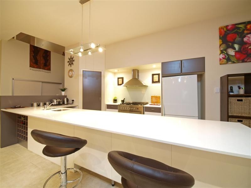 2 ALBERIC COURT, Eatons Hill QLD 4037