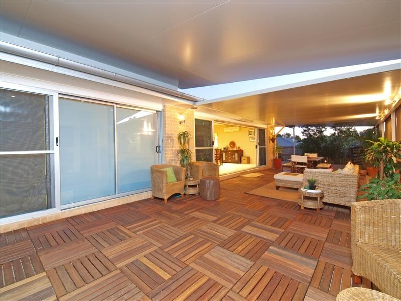 2 ALBERIC COURT, Eatons Hill QLD 4037