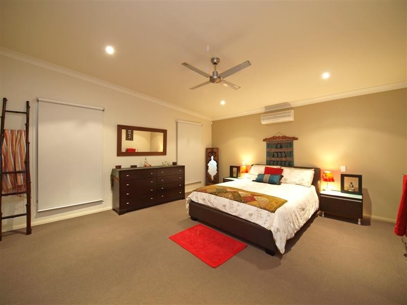 2 ALBERIC COURT, Eatons Hill QLD 4037