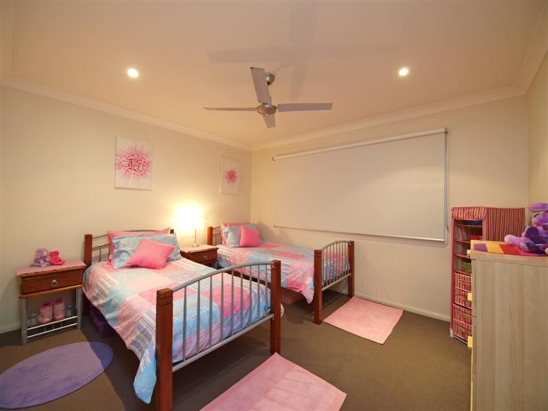 2 ALBERIC COURT, Eatons Hill QLD 4037