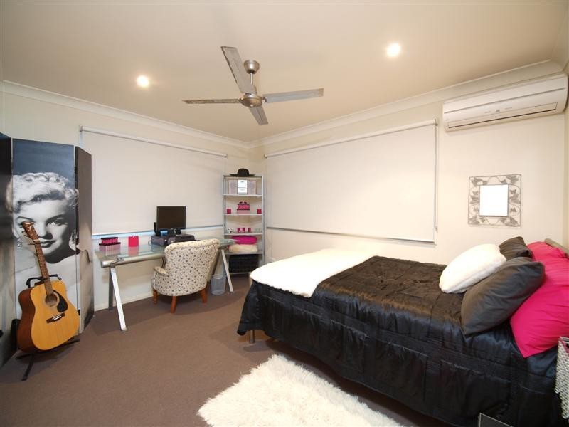 2 ALBERIC COURT, Eatons Hill QLD 4037