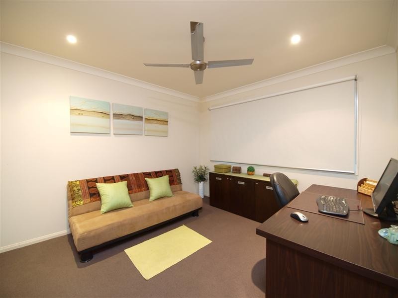 2 ALBERIC COURT, Eatons Hill QLD 4037