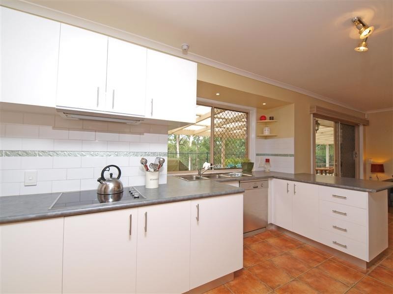 7 DRAPERS ROAD, Eatons Hill QLD 4037