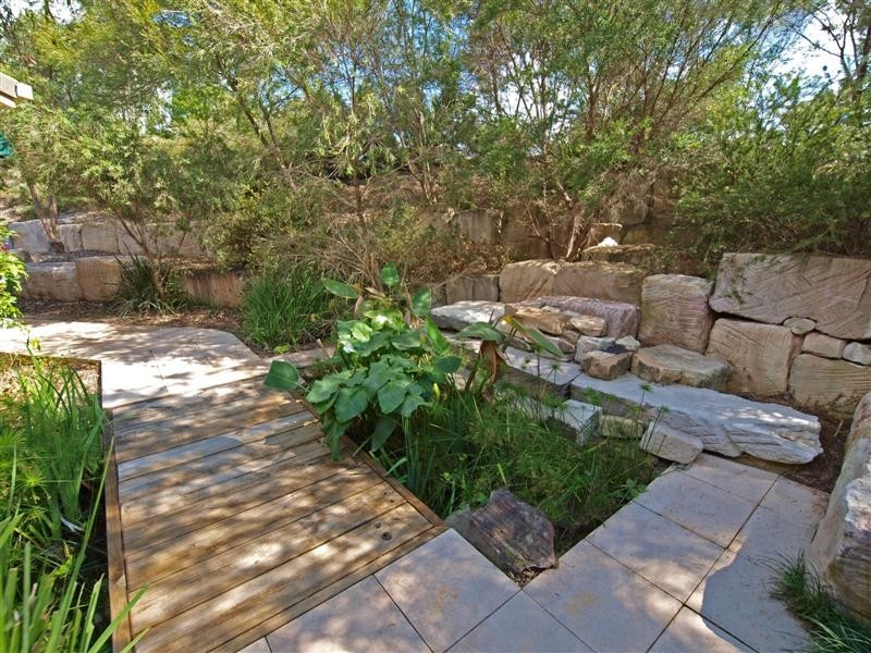 7 DRAPERS ROAD, Eatons Hill QLD 4037