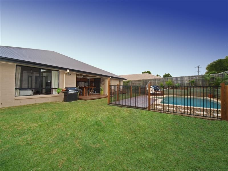 16 Cassinia Court, Eatons Hill QLD 4037