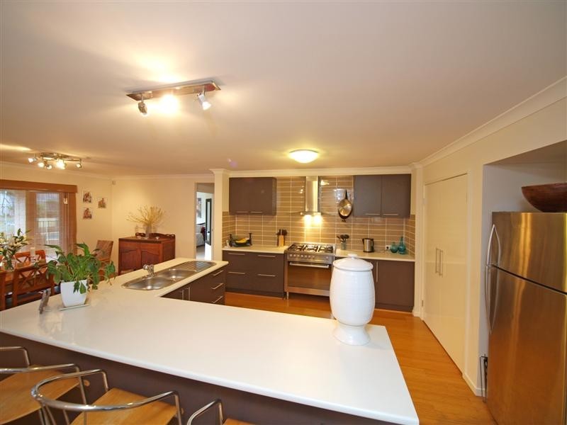 16 Cassinia Court, Eatons Hill QLD 4037