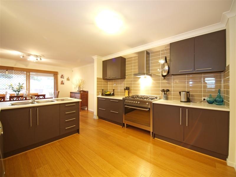 16 Cassinia Court, Eatons Hill QLD 4037