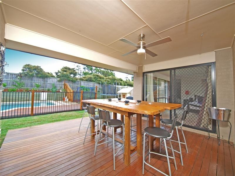 16 Cassinia Court, Eatons Hill QLD 4037