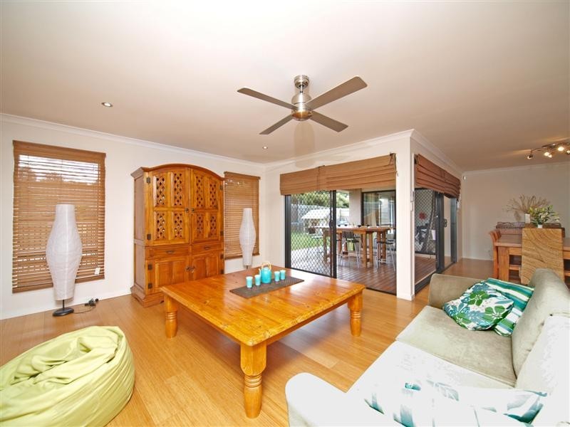 16 Cassinia Court, Eatons Hill QLD 4037