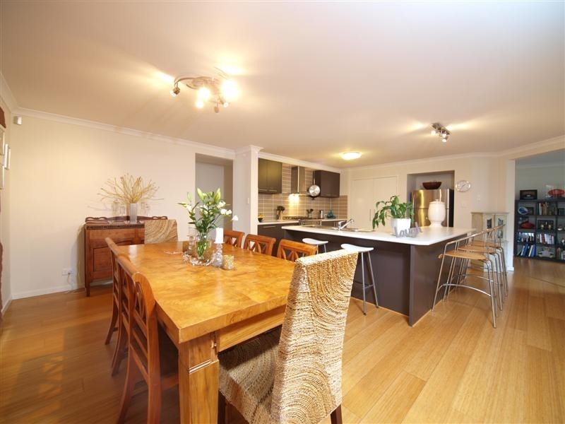 16 Cassinia Court, Eatons Hill QLD 4037