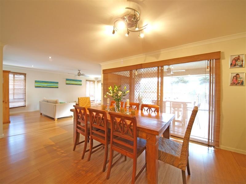 16 Cassinia Court, Eatons Hill QLD 4037