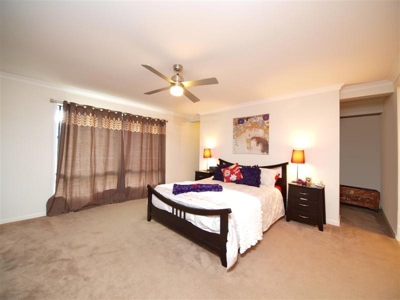 16 Cassinia Court, Eatons Hill QLD 4037