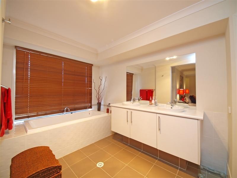 16 Cassinia Court, Eatons Hill QLD 4037