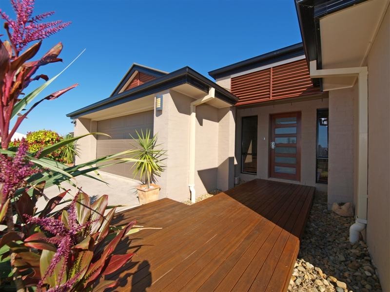 16 Cassinia Court, Eatons Hill QLD 4037