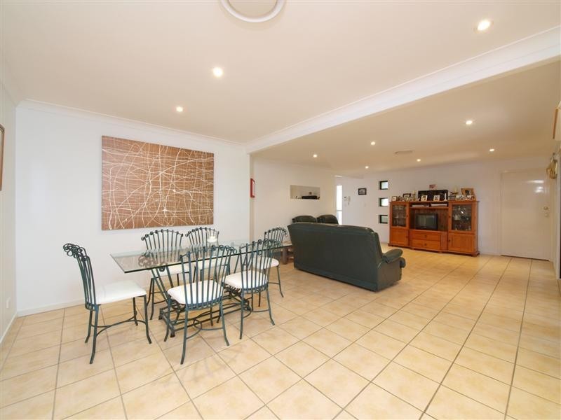 186  Saturn Crescent, Bridgeman Downs QLD 4035