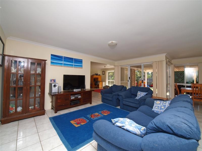 18 Cowrie Parade, Albany Creek QLD 4035