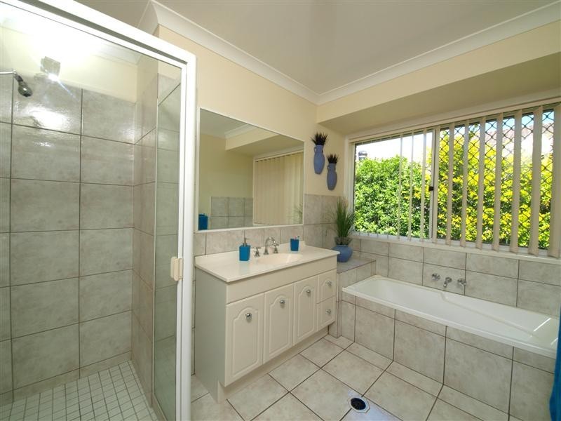 18 Cowrie Parade, Albany Creek QLD 4035