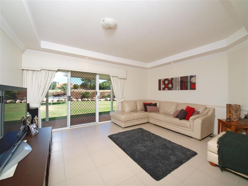 1 Ashleigh Court, Eatons Hill QLD 4037