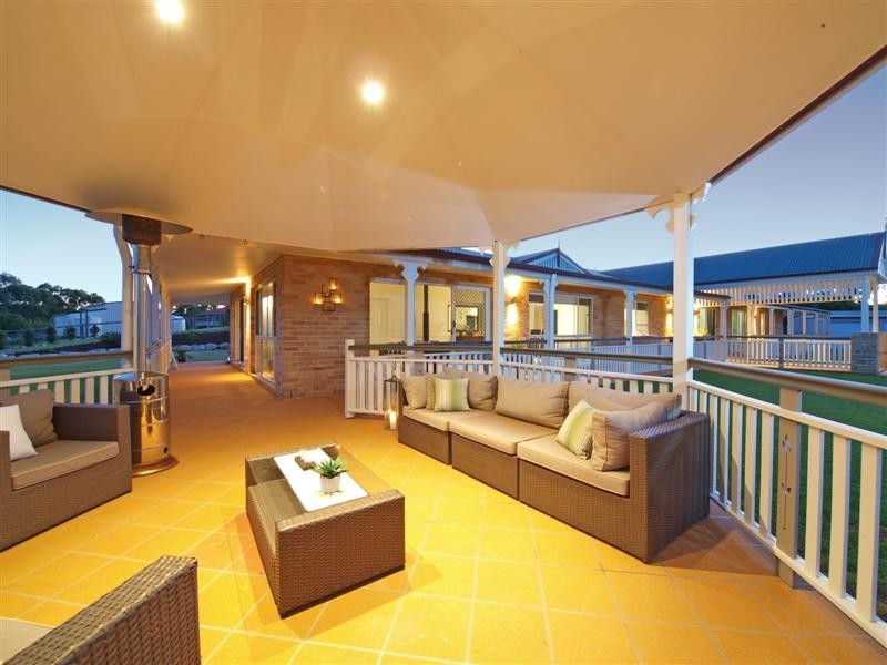 1 Ashleigh Court, Eatons Hill QLD 4037