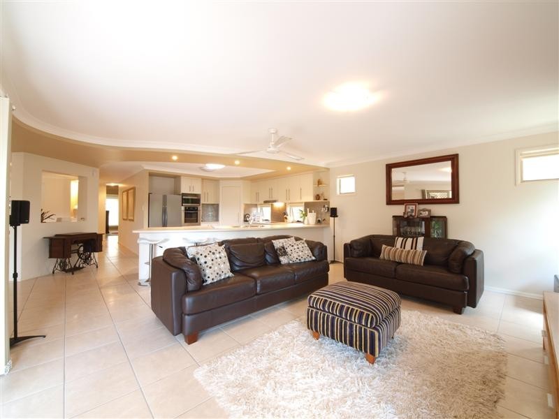 77 Faheys Road West, Albany Creek QLD 4035