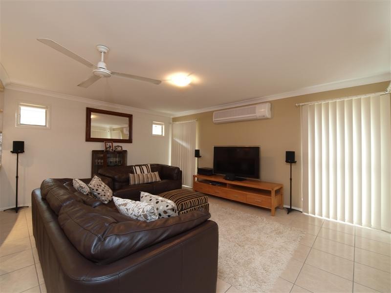 77 Faheys Road West, Albany Creek QLD 4035