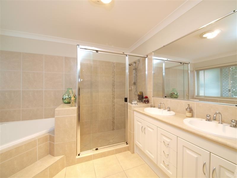 77 Faheys Road West, Albany Creek QLD 4035