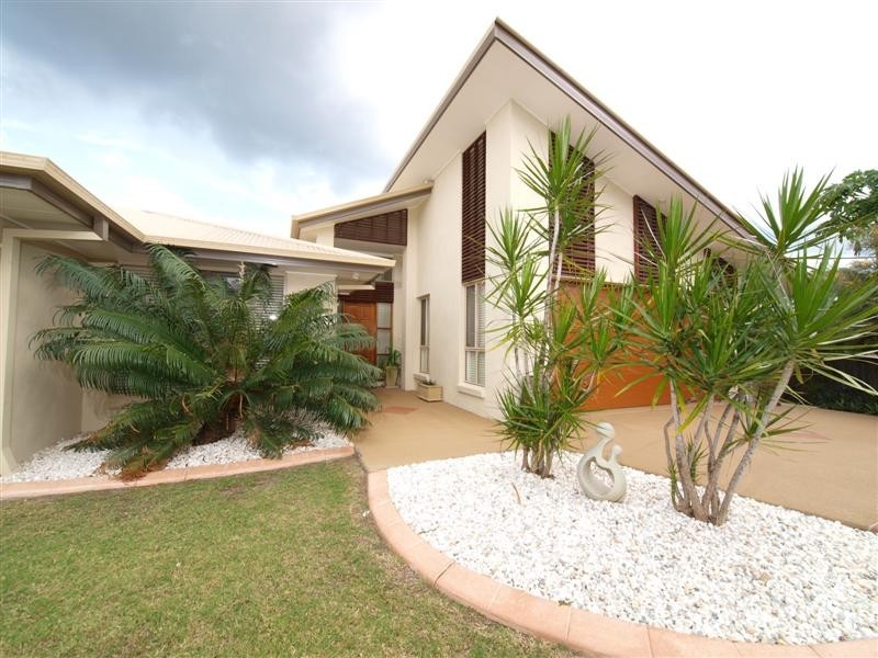 77 Faheys Road West, Albany Creek QLD 4035