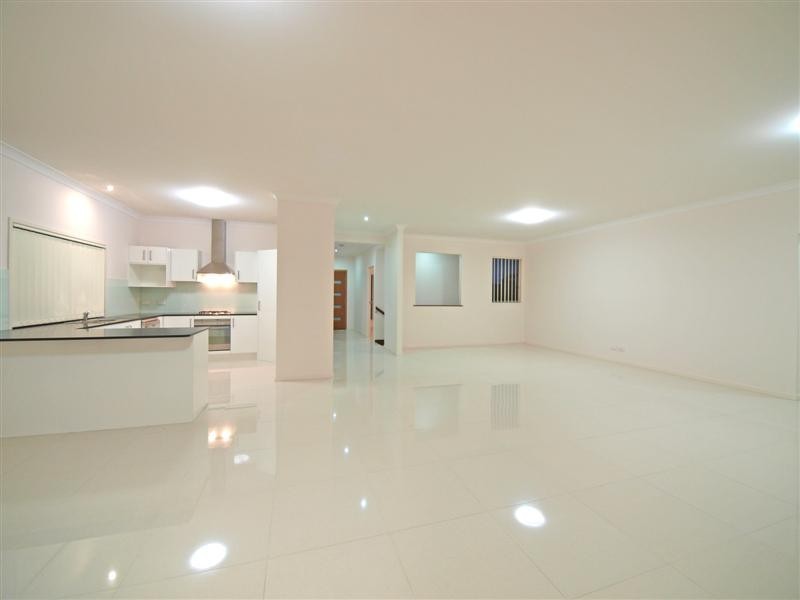 5 Sunbeam Court, Eatons Hill QLD 4037