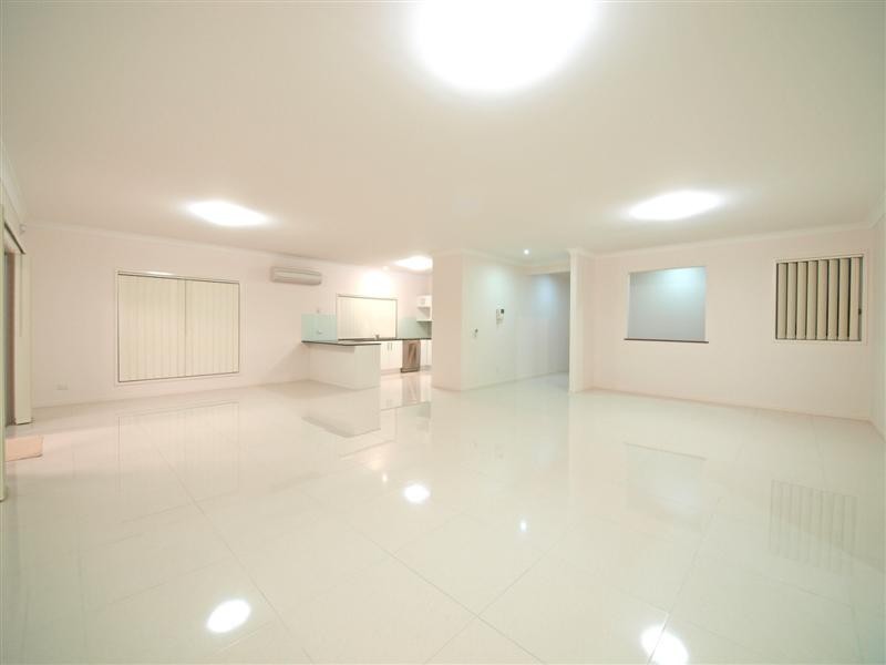 5 Sunbeam Court, Eatons Hill QLD 4037