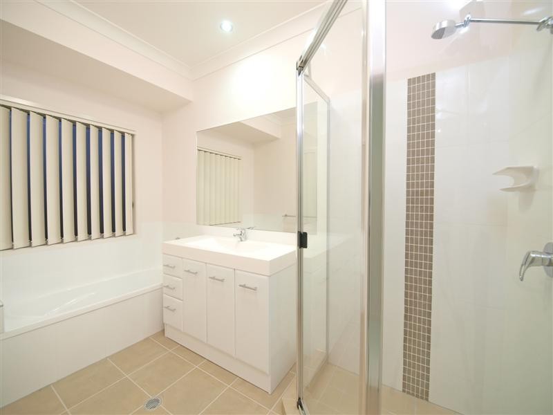 5 Sunbeam Court, Eatons Hill QLD 4037