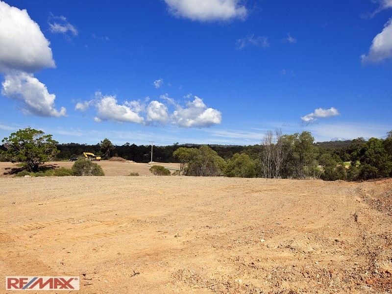 18 Hacker Road, Cashmere QLD 4500