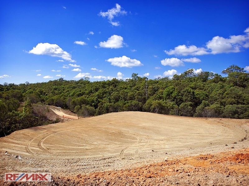 18 Hacker Road, Cashmere QLD 4500