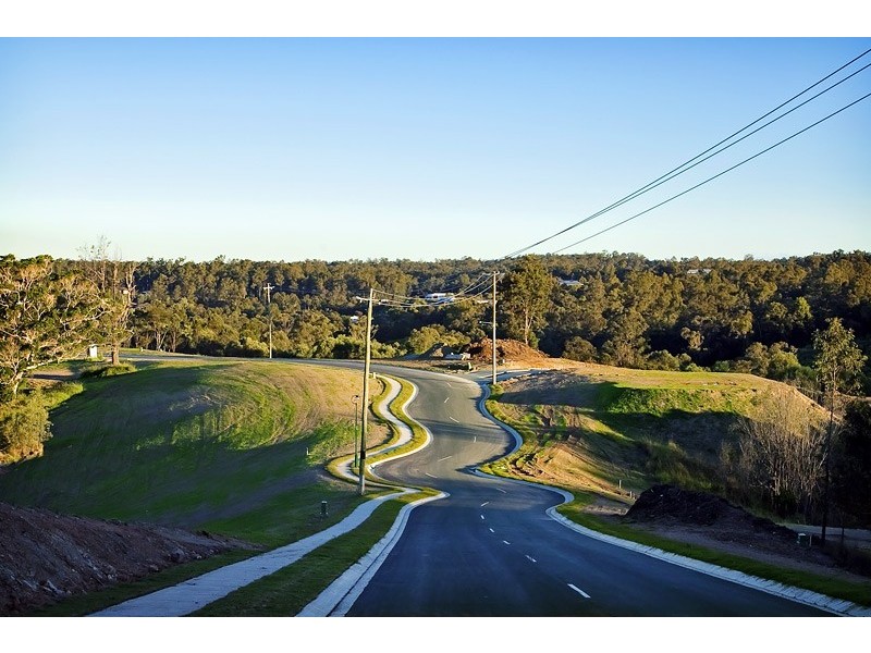 18 Hacker Road, Cashmere QLD 4500