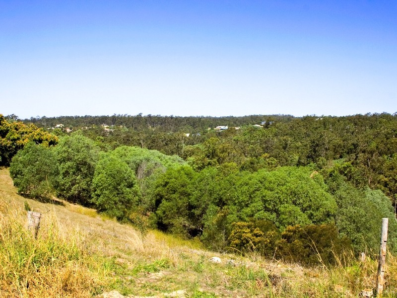 18 Hacker Road, Cashmere QLD 4500