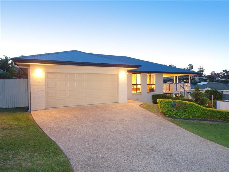 8 Emanual Court, Eatons Hill QLD 4037