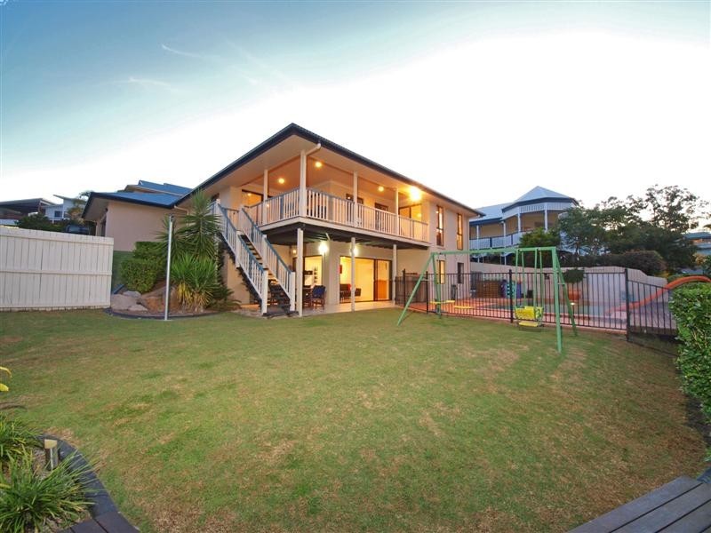 8 Emanual Court, Eatons Hill QLD 4037
