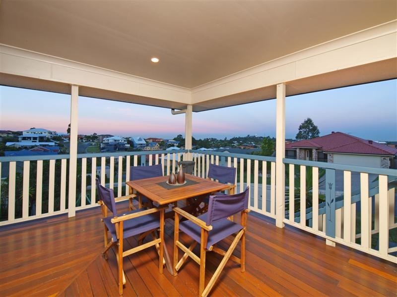 8 Emanual Court, Eatons Hill QLD 4037