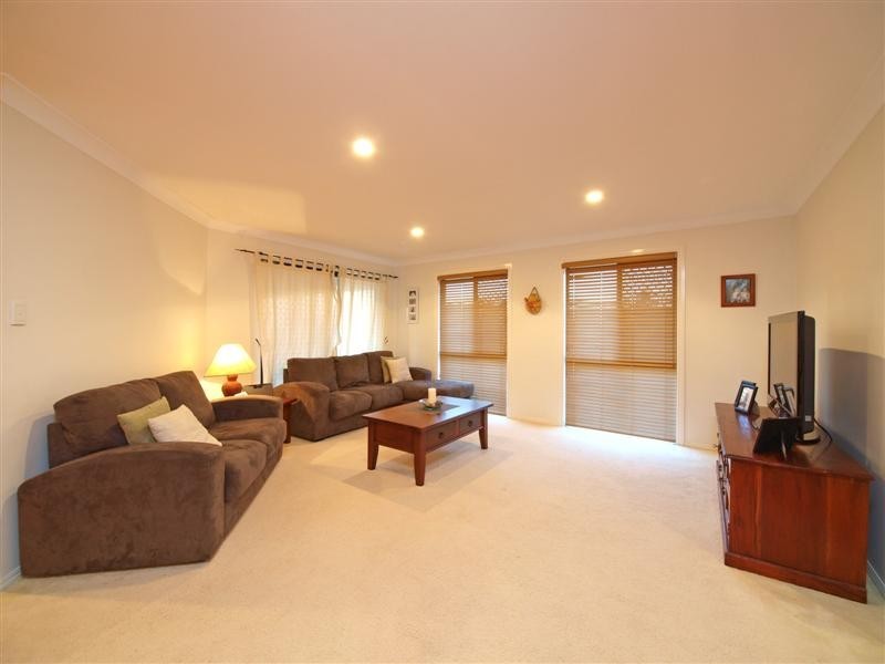 8 Emanual Court, Eatons Hill QLD 4037