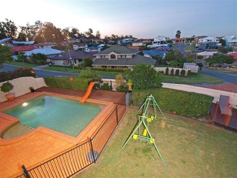 8 Emanual Court, Eatons Hill QLD 4037