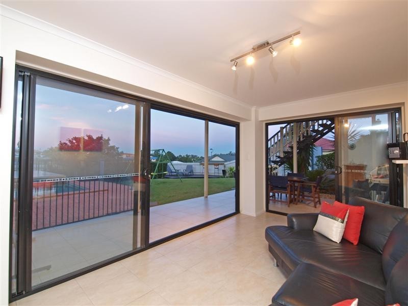 8 Emanual Court, Eatons Hill QLD 4037