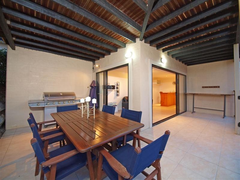 8 Emanual Court, Eatons Hill QLD 4037