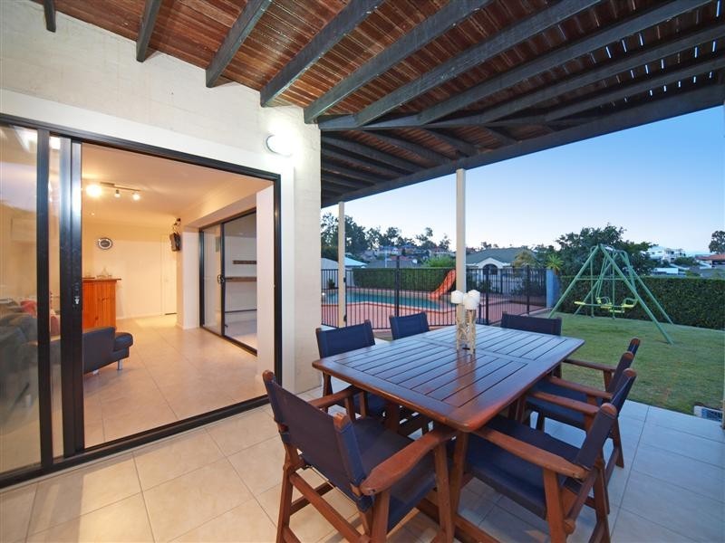 8 Emanual Court, Eatons Hill QLD 4037