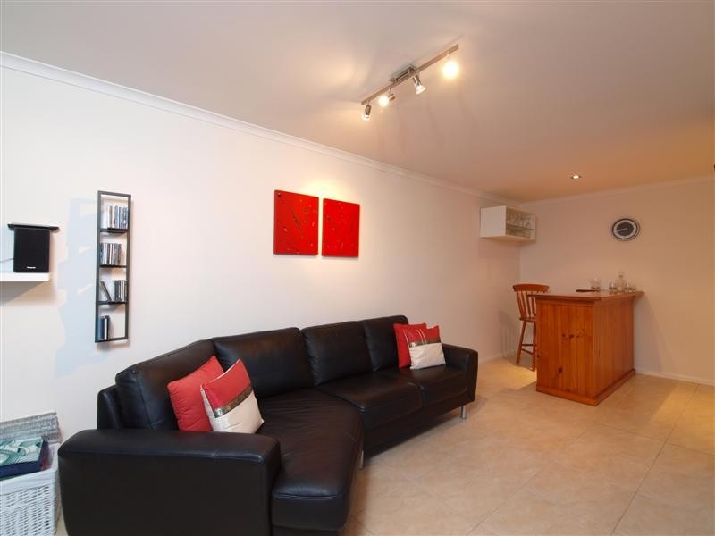 8 Emanual Court, Eatons Hill QLD 4037