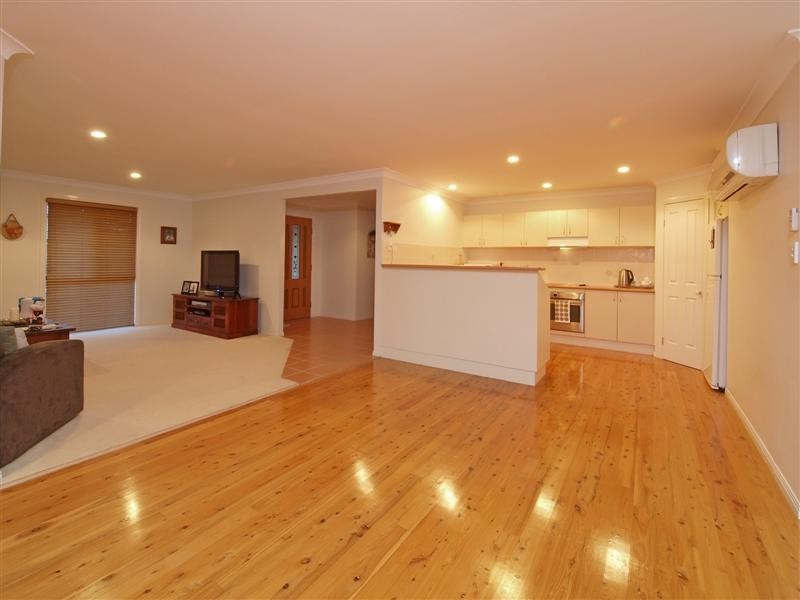 8 Emanual Court, Eatons Hill QLD 4037