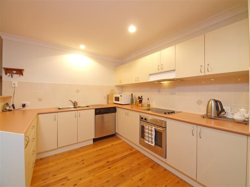 8 Emanual Court, Eatons Hill QLD 4037