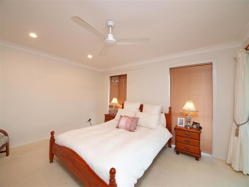 8 Emanual Court, Eatons Hill QLD 4037