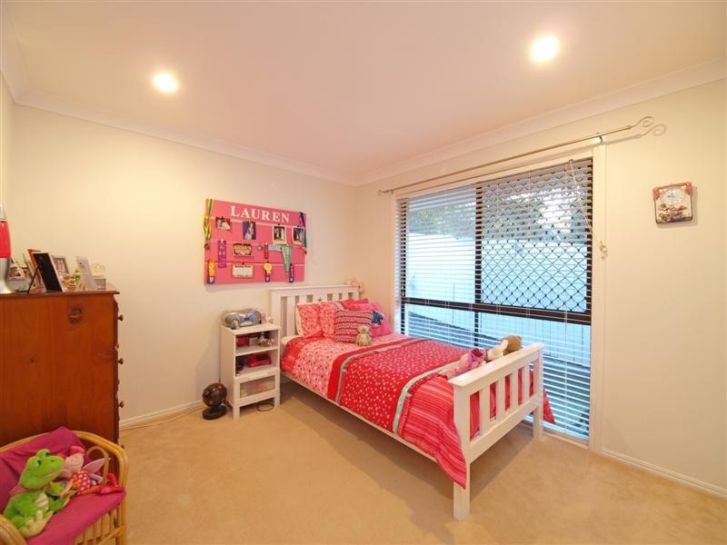 8 Emanual Court, Eatons Hill QLD 4037